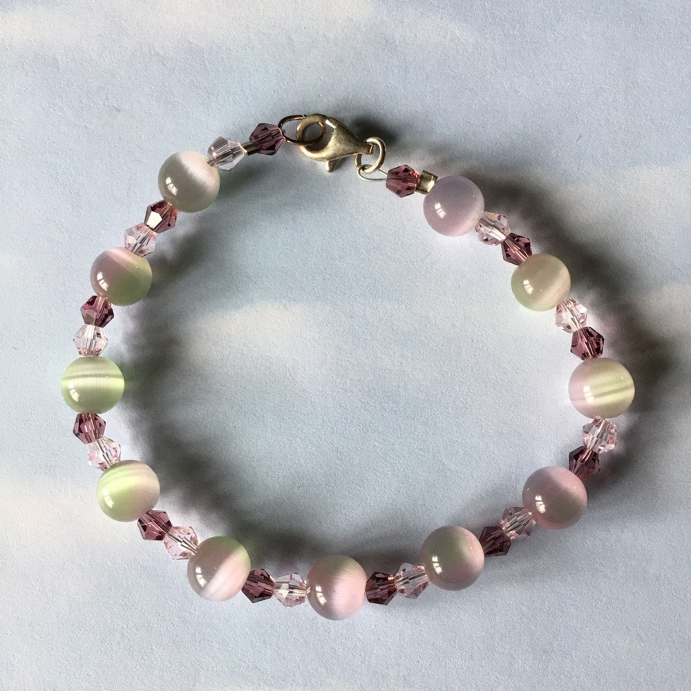 Iridescent beaded bracelet 8”